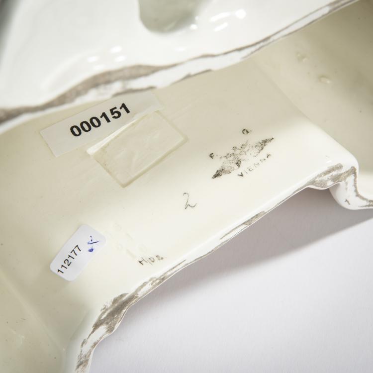 Bild 6 zu Objekt, Sitting woman with a fan, c. 1913, J&aacute;nos Petrides, Goldscheider, Friedrich, Wien, 156D 806