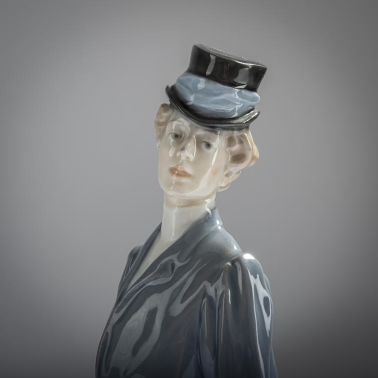 Bild 4 zu Objekt, 'Dame im Reitkost&uuml;m mit Windhund', 1910, Rudolf Hentschel, Meissen, 156D 741