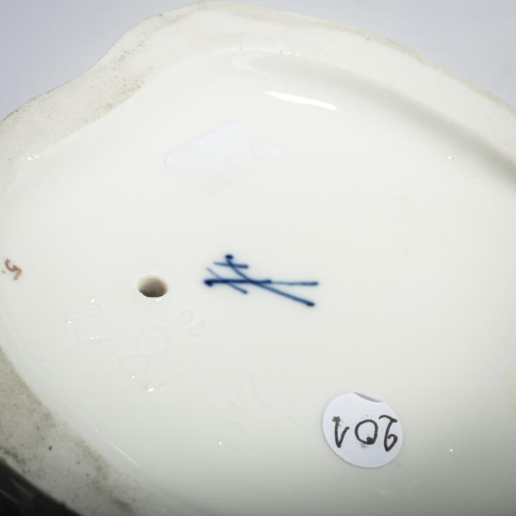 Bild 5 zu Objekt, 'Dame im Reitkost&uuml;m mit Windhund', 1910, Rudolf Hentschel, Meissen, 156D 741