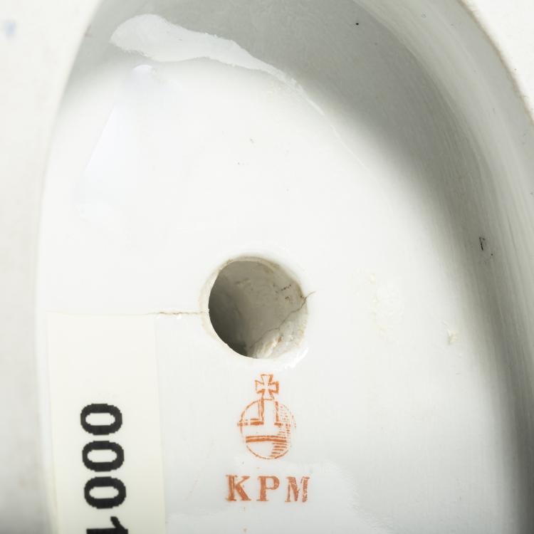 Bild 4 zu Objekt, 'Persian woman' from the 'Wedding Parade', 1909, Adolph Amberg, Berlin, KPM, 156D 703