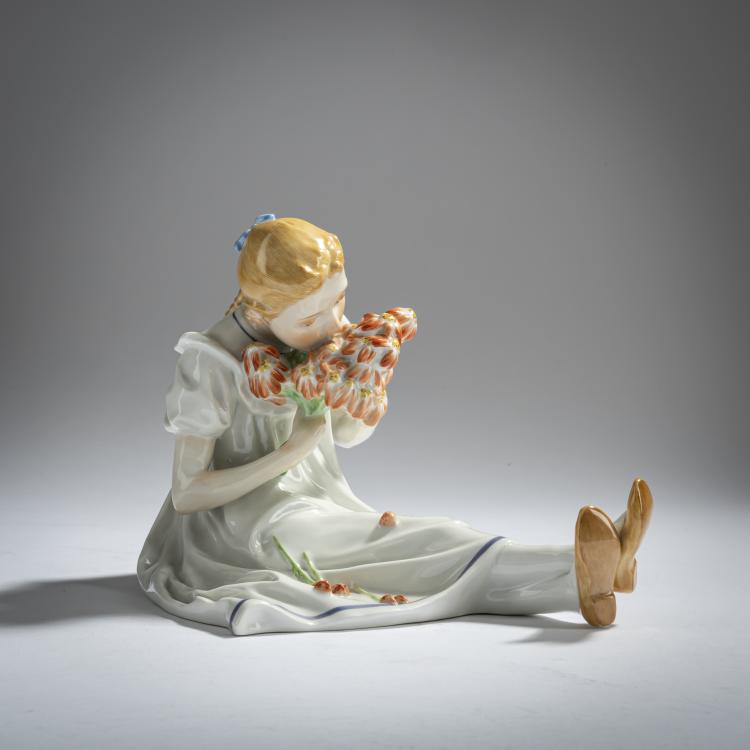 Hauptbild zu Objekt, 'M&auml;dchen mit Rosenstrau&szlig;', 1905, Konrad Hentschel, Meissen, 156D 735