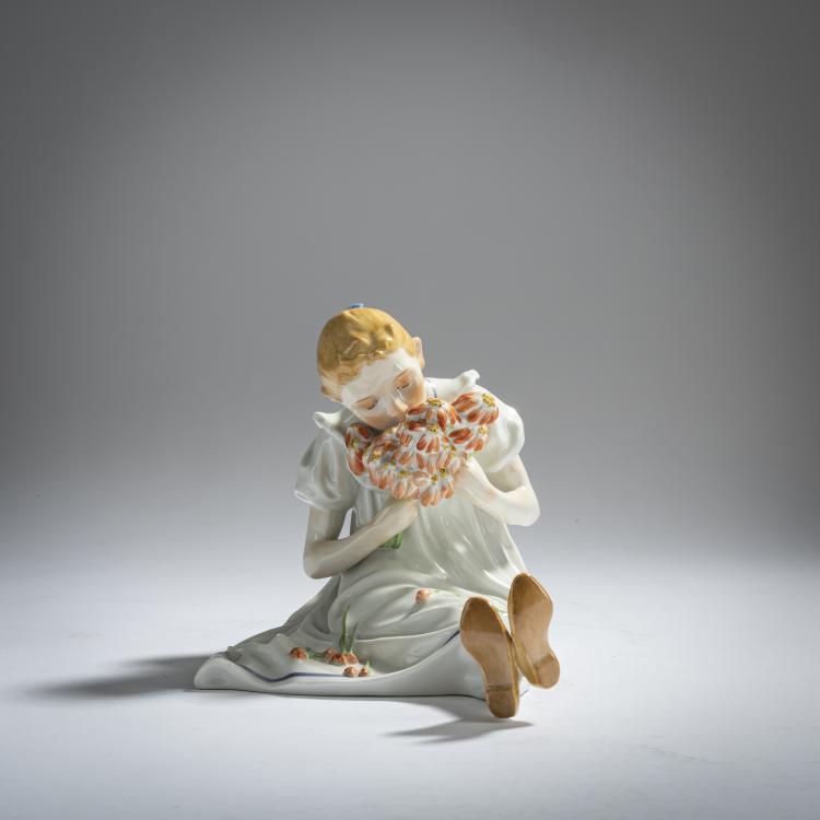 Bild 1 zu Objekt, 'M&auml;dchen mit Rosenstrau&szlig;', 1905, Konrad Hentschel, Meissen, 156D 735