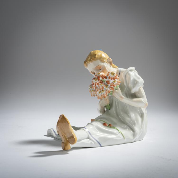 Bild 2 zu Objekt, 'M&auml;dchen mit Rosenstrau&szlig;', 1905, Konrad Hentschel, Meissen, 156D 735