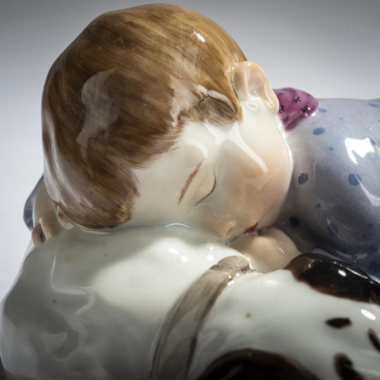 Bild 4 zu Objekt, 'Kind, auf liegendem Hund schlafend', 1905, Konrad Hentschel, Meissen, 156D 736