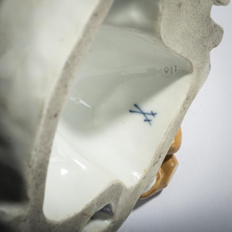 Bild 5 zu Objekt, 'Kind, auf liegendem Hund schlafend', 1905, Konrad Hentschel, Meissen, 156D 736