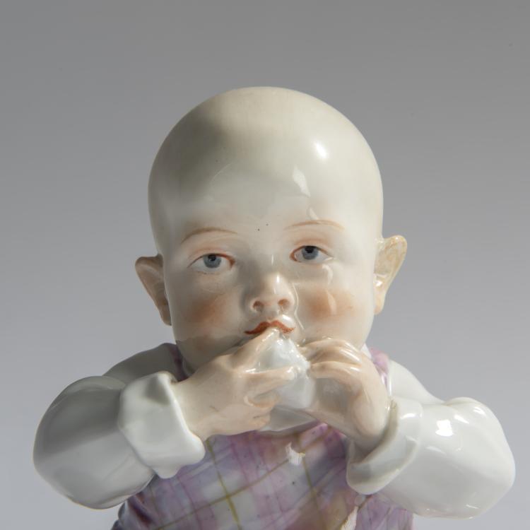 Bild 5 zu Objekt, 'Kind auf einem Kissen sitzend', 1905, Konrad Hentschel, Meissen, 156D 737