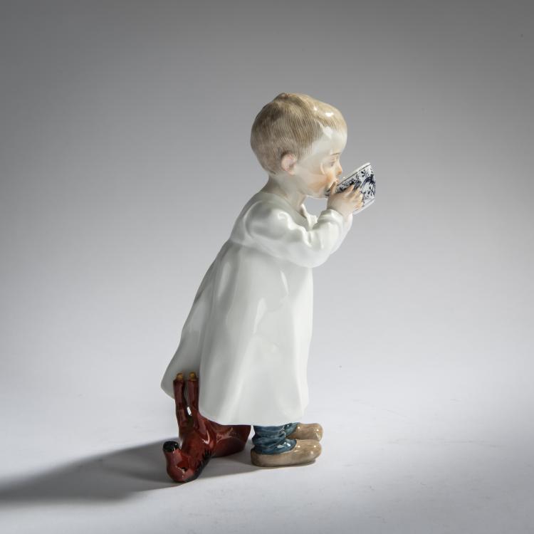 Bild 3 zu Objekt, 'Child with Onion Pattern Cup', 1905, Konrad Hentschel, Meissen, 156D 739