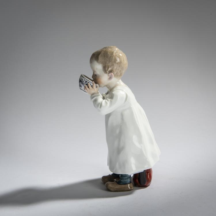Bild 6 zu Objekt, 'Child with Onion Pattern Cup', 1905, Konrad Hentschel, Meissen, 156D 739