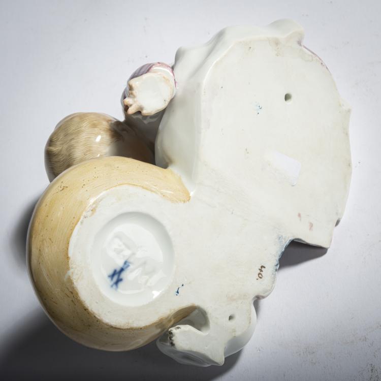 Bild 4 zu Objekt, 'Kleinkind mit Hund und Napf', 1905, Konrad Hentschel, Meissen, 156D 738