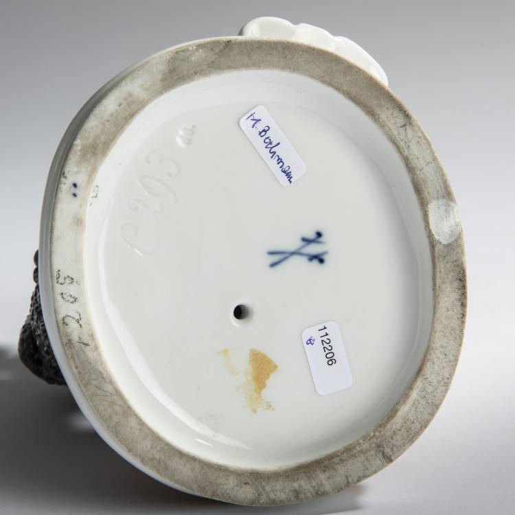 Bild 5 zu Objekt, 'Zwei Kinder mit Hund', 1912/13, Max Bochmann, Meissen, 156D 734