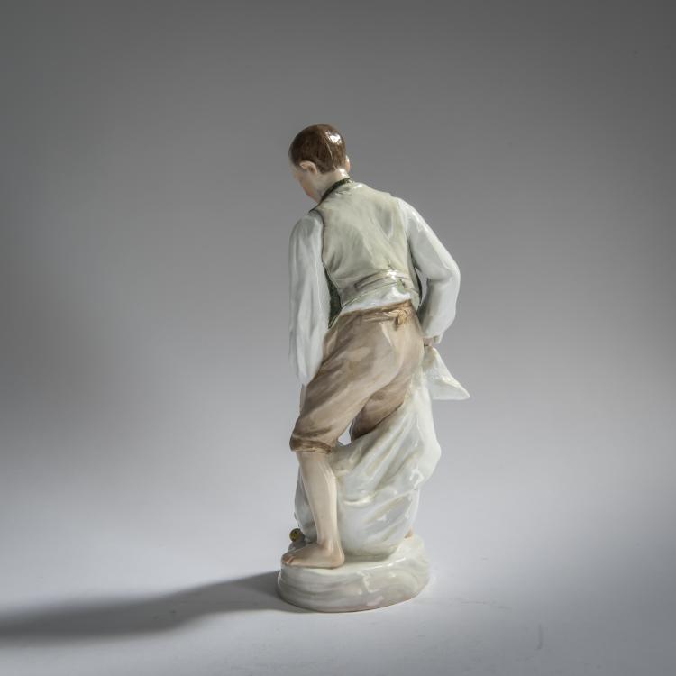 Bild 2 zu Objekt, 'Knabe mit Apfelsack', 1904, Karl Theodor Eichler, Meissen, 156D 731