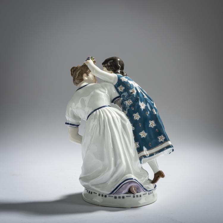 Bild 2 zu Objekt, 'Girl with Child', 1905, Karl Theodor Eichler, Meissen, 156D 732