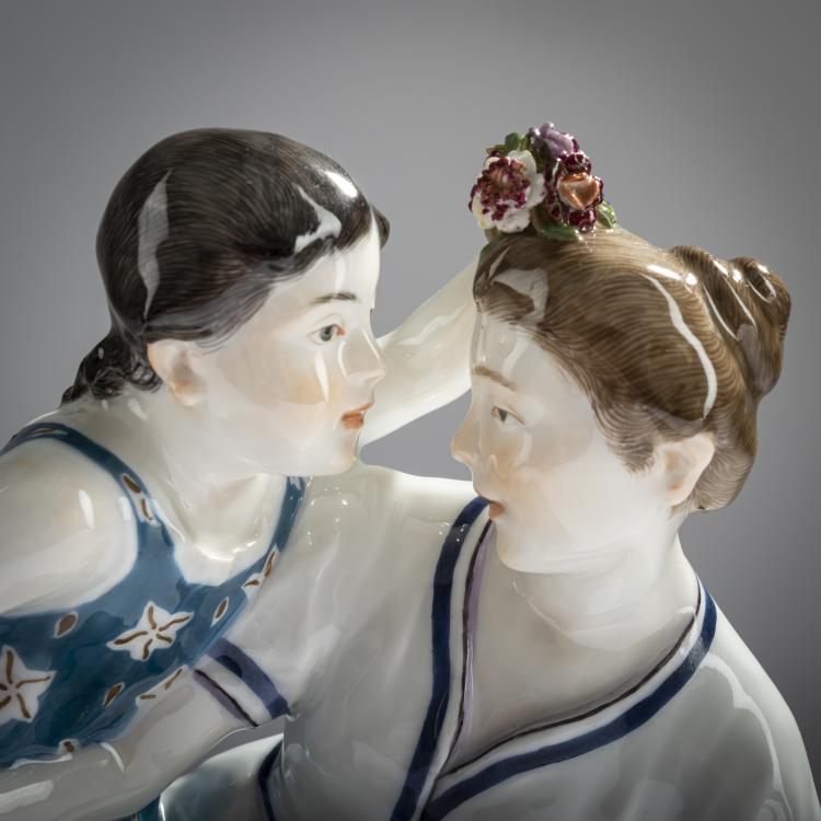 Bild 4 zu Objekt, 'Girl with Child', 1905, Karl Theodor Eichler, Meissen, 156D 732