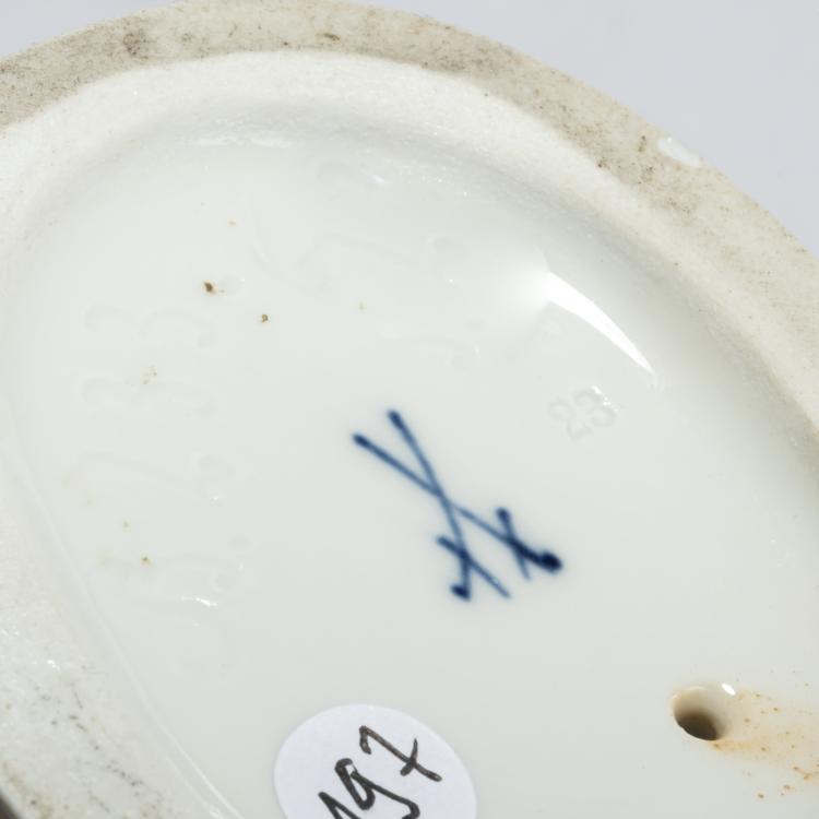 Bild 7 zu Objekt, 'Dame mit Schirm', 1911, Alfred Otto Adalbert K&ouml;nig, Meissen, 156D 742