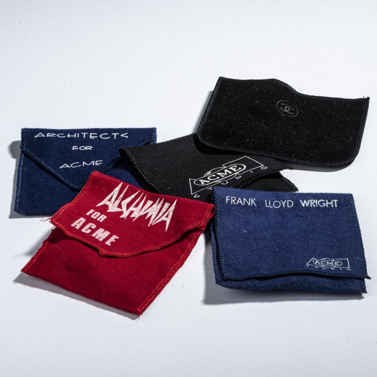 Bild 6 zu Objekt, Vier paar Ohrringe und eine Brosche, 1980er Jahre, Aldo Cibic,Maria Sanchez,Peter Shire,Ettore Sottsass, ACME, Los Angeles, 157D 969