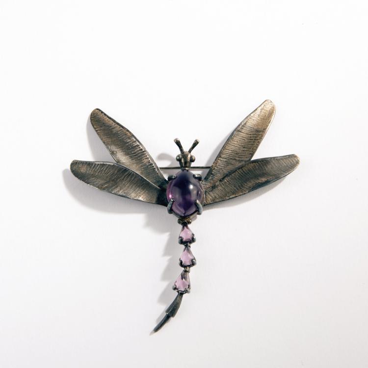 Hauptbild zu Objekt, Dragonfly brooch, c. 1935, Hob&eacute;, USA, 157E 1051