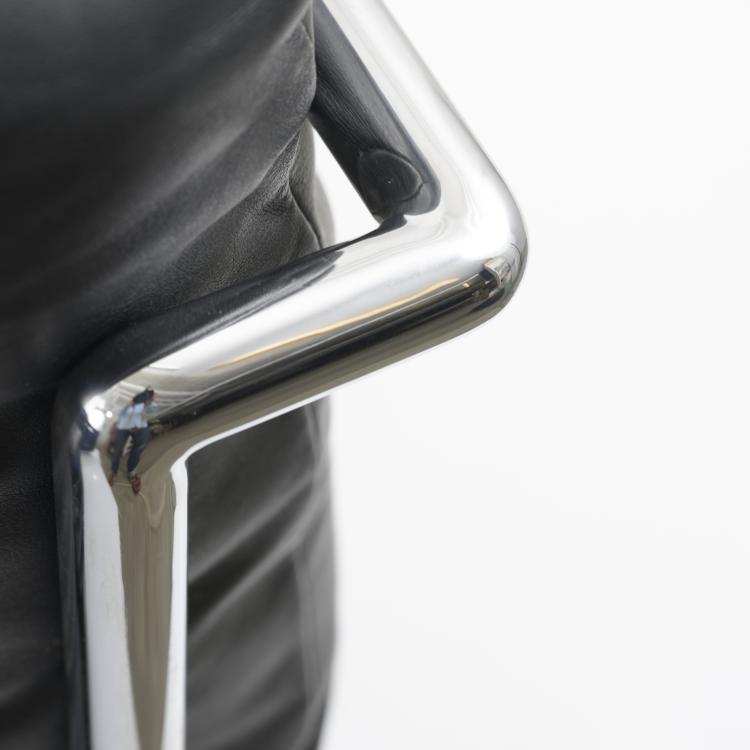 Bild 8 zu Objekt, 2 'LC 2' comfy chairs, 1928, Pierre Jeanneret,Charlotte Perriand,Le Corbusier Charles-&Eacute;douard Jeanneret-Gris, Cassina, Mailand, 158B 344