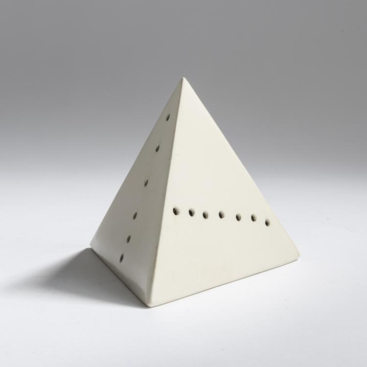 Hauptbild zu Objekt, 'Piramide' (white), 1967, Lucio Fontana, Ed. Sergio Tosi, Mailand, 157C 678