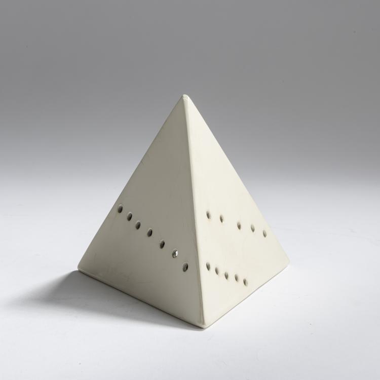 Bild 1 zu Objekt, 'Piramide' (white), 1967, Lucio Fontana, Ed. Sergio Tosi, Mailand, 157C 678