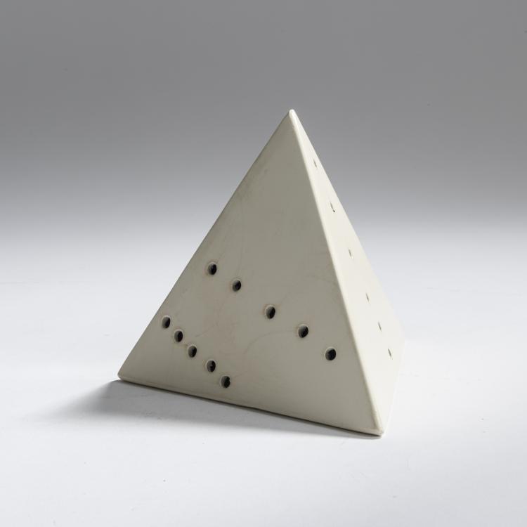 Bild 2 zu Objekt, 'Piramide' (white), 1967, Lucio Fontana, Ed. Sergio Tosi, Mailand, 157C 678