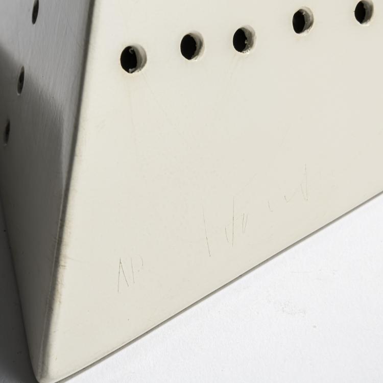 Bild 4 zu Objekt, 'Piramide' (white), 1967, Lucio Fontana, Ed. Sergio Tosi, Mailand, 157C 678