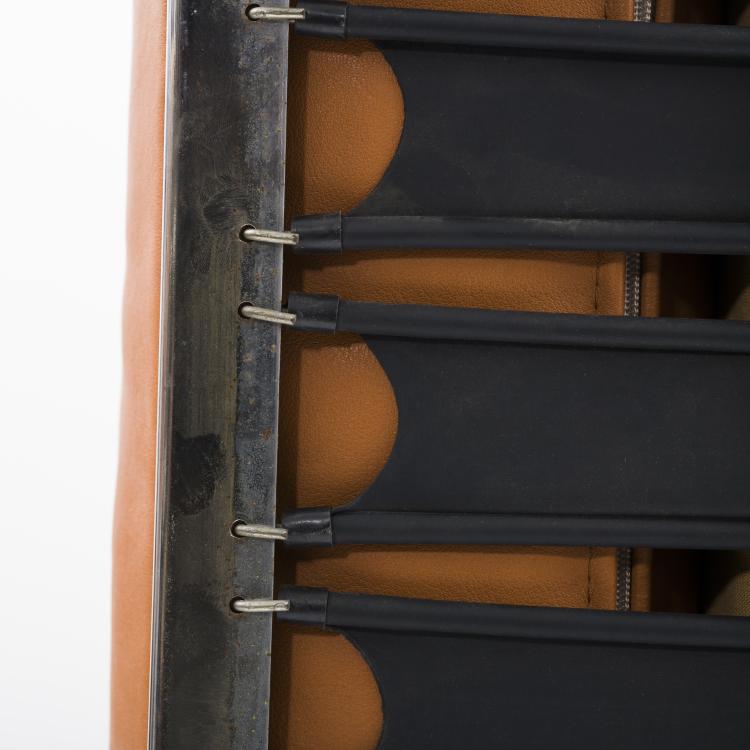 Bild 3 zu Objekt, 2 'LC 2' easy chairs, 1928, Pierre Jeanneret,Charlotte Perriand,Le Corbusier Charles-&Eacute;douard Jeanneret-Gris, Cassina, Mailand, 157A 71