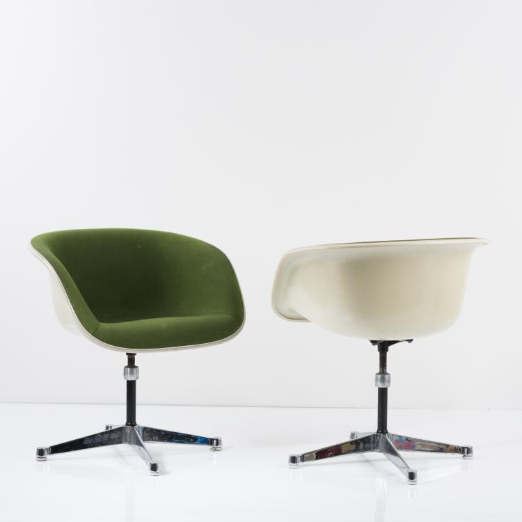 Hauptbild zu Objekt, 2 'LaFonda' chairs, 1961, Charles Eames,Ray Eames, Vitra Design, Weil am Rhein; Herman Miller, Zeeland, 157B 429