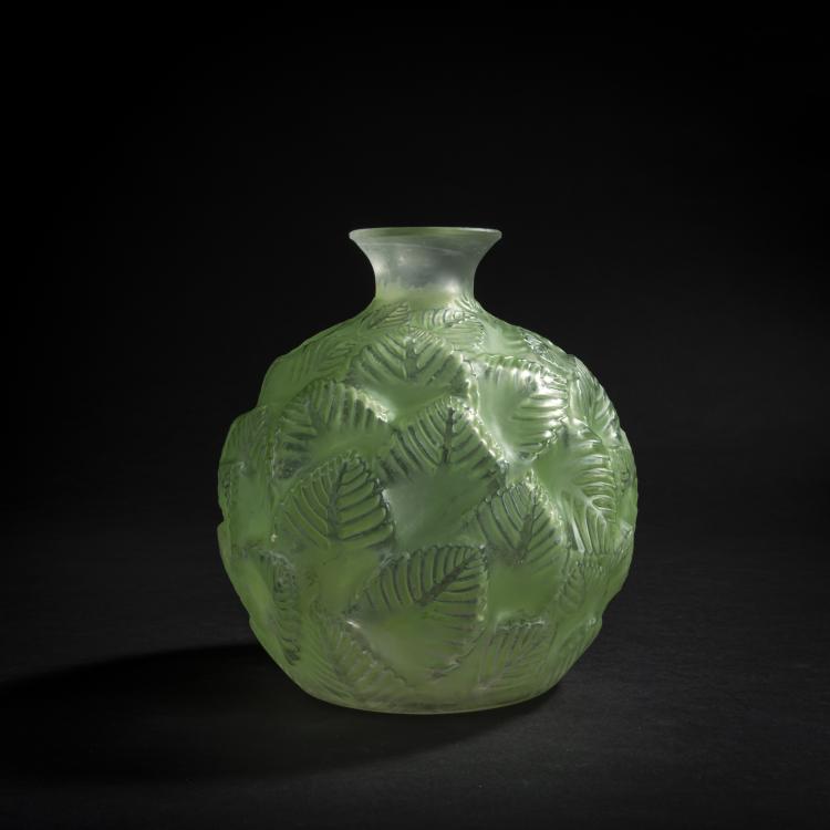 Hauptbild zu Objekt, Vase 'Ormeaux' oder 'Feuillages', 1926, Ren&eacute; Lalique, Lalique, Ren&eacute;, Wingen-sur-Moder, 156A 31