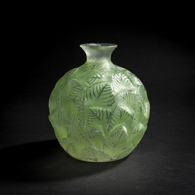 Bild 1 zu Objekt, Vase 'Ormeaux' oder 'Feuillages', 1926, Ren&eacute; Lalique, Lalique, Ren&eacute;, Wingen-sur-Moder, 156A 31