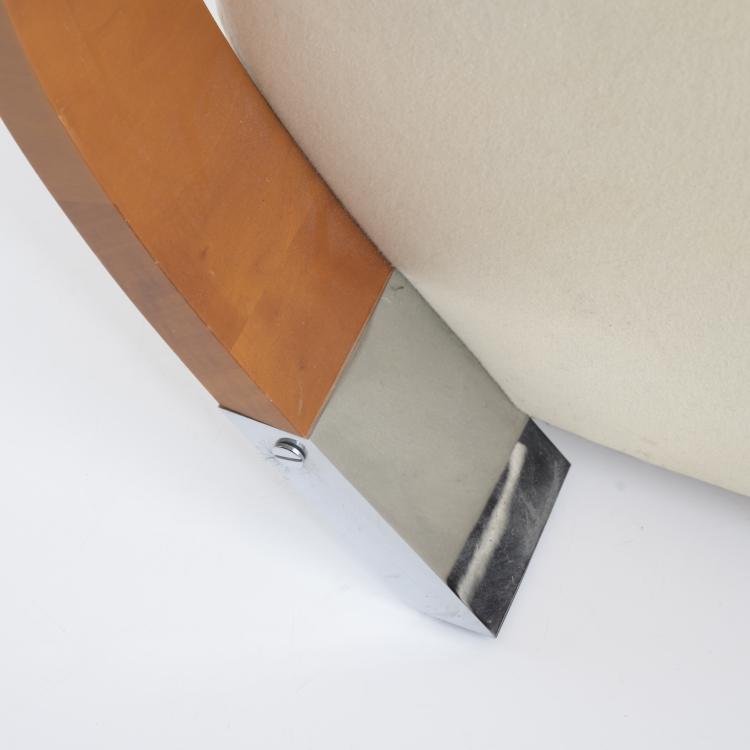 Bild 2 zu Objekt, Armlehnsessel mit Ottoman und Zeitungshalter 'Casablanca', 1987, Jaime Tresserra, Tresserra Collection, Madrid, 157B 569