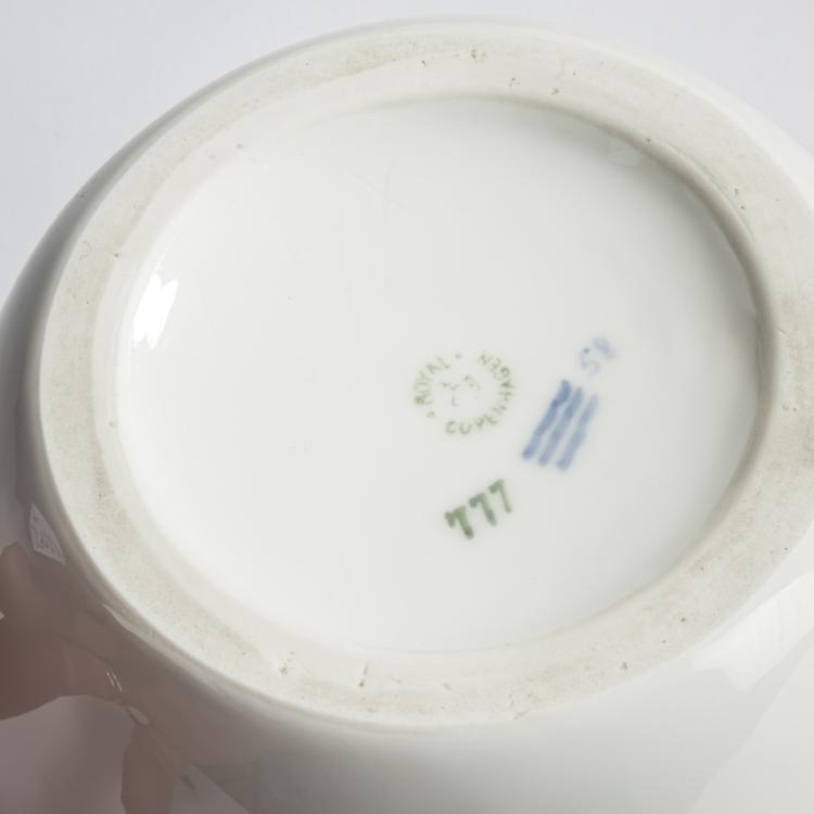 Bild 4 zu Objekt, 'Night butterfly' vase, c. 1900, Kopenhagen, KPM, 156C 659