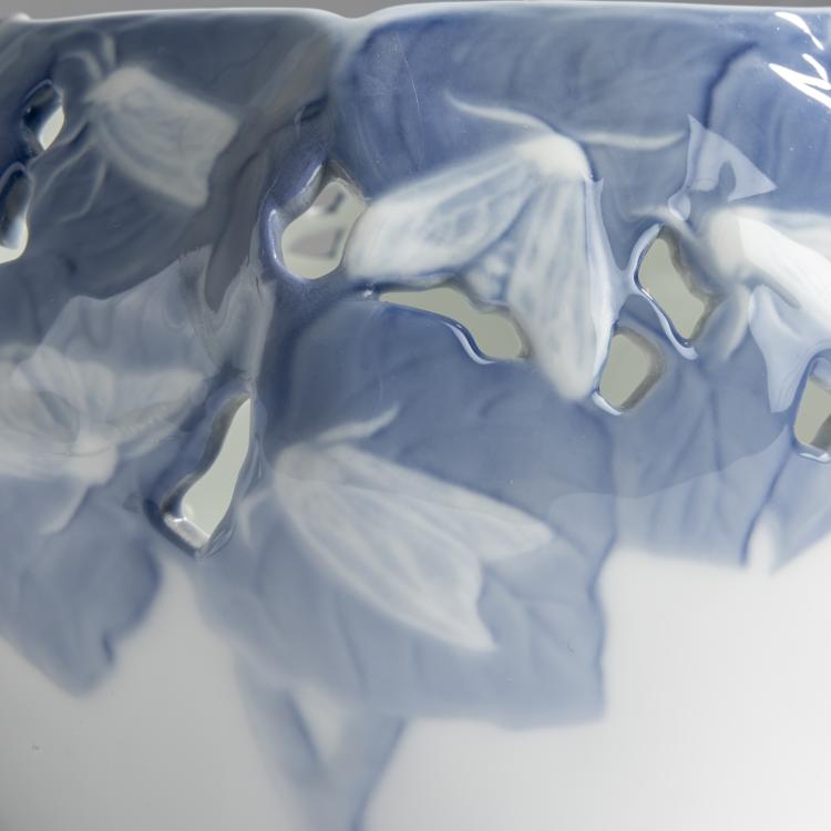 Bild 5 zu Objekt, 'Night butterfly' vase, c. 1900, Kopenhagen, KPM, 156C 659