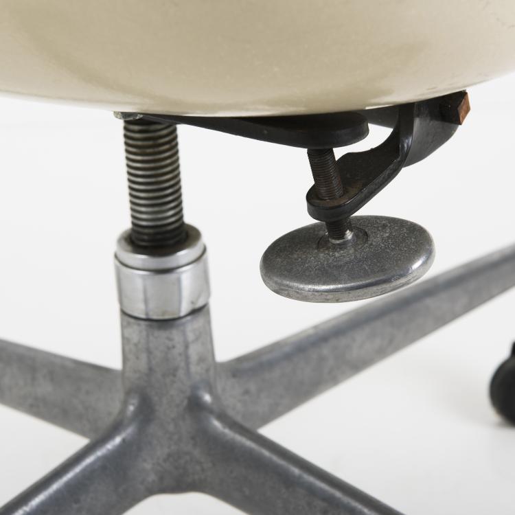 Bild 4 zu Objekt, 'Loose Cushion Armchair', 1971, Charles Eames,Ray Eames, Miller, Herman, Zeeland, MI, 157B 497