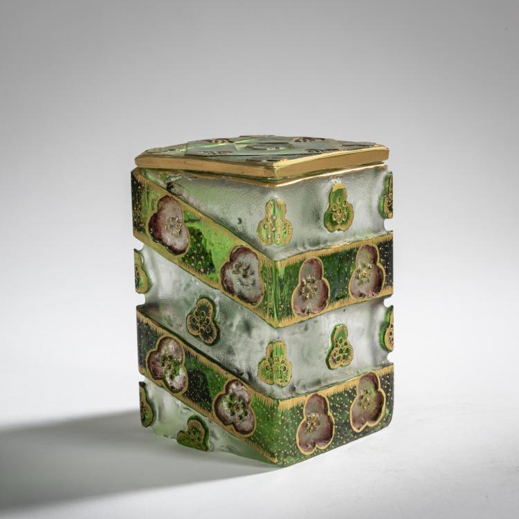 Hauptbild zu Objekt, Deckeldose 'Rosaces', um 1893, Antonin Daum, Daum Fr&egrave;res, Nancy, 156B 95