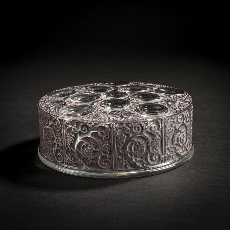 Hauptbild zu Objekt, Deckeldose 'Roger', 1926 (sp&auml;tere Ausf&uuml;hrung), Ren&eacute; Lalique, Lalique, Wingen-sur-Moder, 156A 33