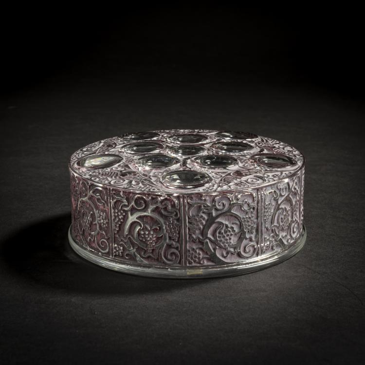 Bild 1 zu Objekt, Deckeldose 'Roger', 1926 (sp&auml;tere Ausf&uuml;hrung), Ren&eacute; Lalique, Lalique, Wingen-sur-Moder, 156A 33
