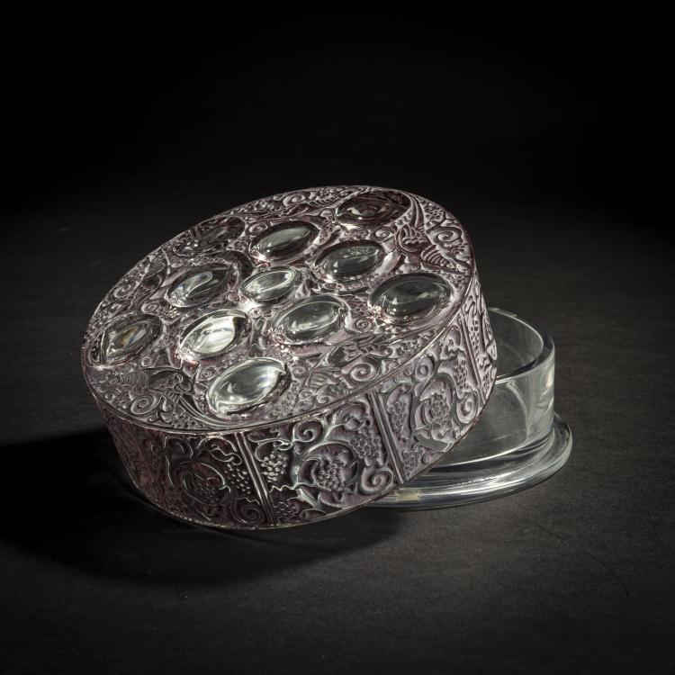 Bild 2 zu Objekt, Deckeldose 'Roger', 1926 (sp&auml;tere Ausf&uuml;hrung), Ren&eacute; Lalique, Lalique, Wingen-sur-Moder, 156A 33