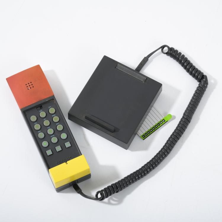 Hauptbild zu Objekt, 'Enorme' telephone, 1986, Ettore Sottsass, Enorme Co., Mailand, 158A 112