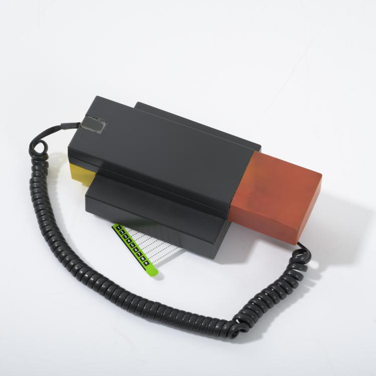 Bild 1 zu Objekt, 'Enorme' telephone, 1986, Ettore Sottsass, Enorme Co., Mailand, 158A 112
