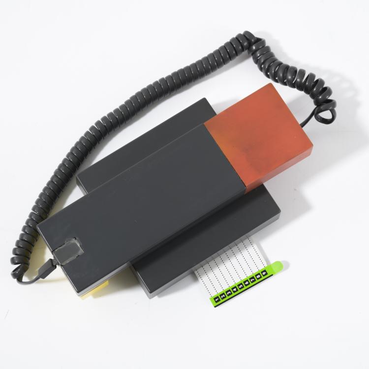 Bild 6 zu Objekt, 'Enorme' telephone, 1986, Ettore Sottsass, Enorme Co., Mailand, 158A 112