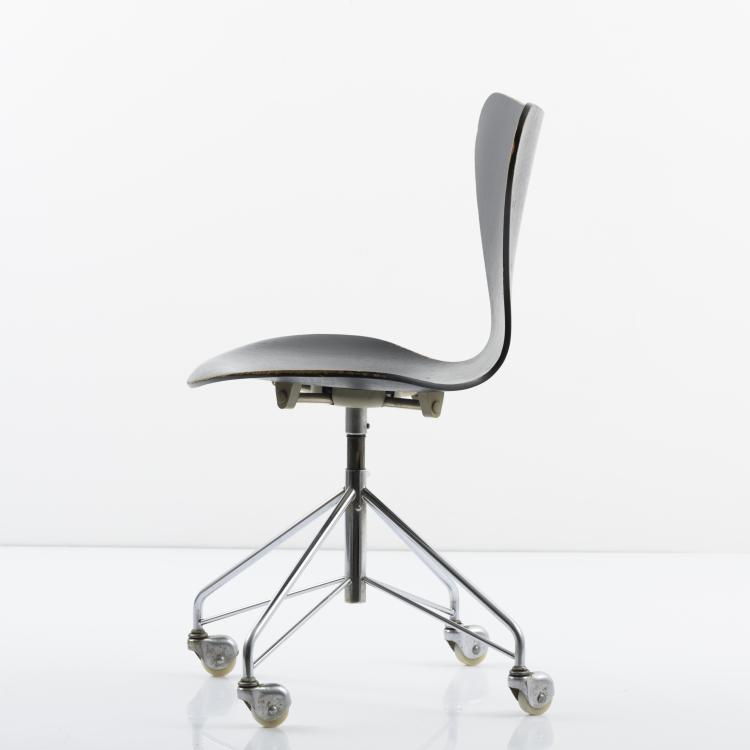 Bild 1 zu Objekt, '3117' desk chair, 1955, Arne Jacobsen, Hansen, Fritz, Aller&oslash;d, 157B 296
