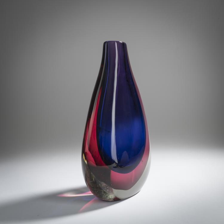Bild 1 zu Objekt, 'Sommerso rosso rubino blu' vase, c. 1959, Flavio Poli, Seguso Vetri d'Arte, Murano, 158C 930