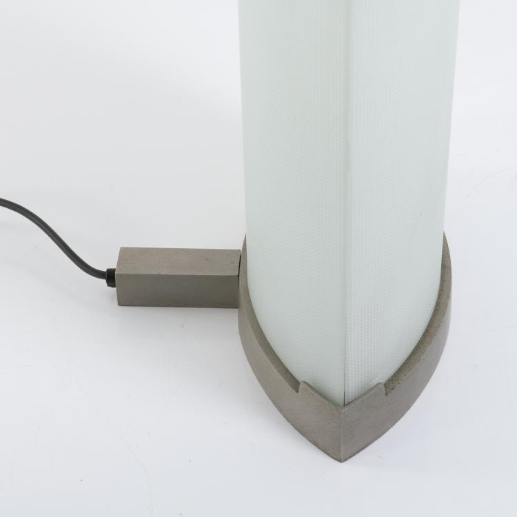 Bild 1 zu Objekt, 2 'Pirellone' floor lamps, 1967, Gio Ponti, Fontana Arte, Mailand, 158A 175