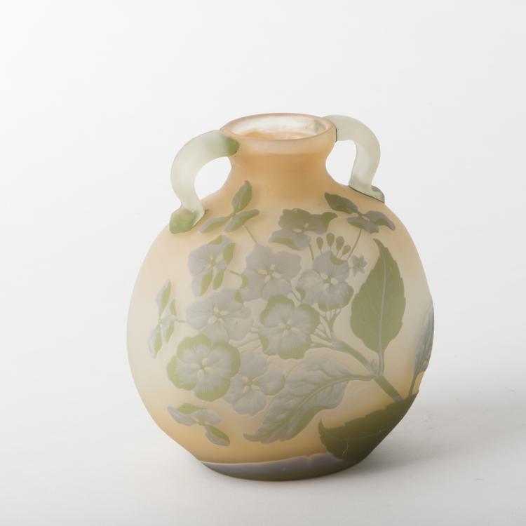 Bild 2 zu Objekt, Henkelvase 'Hortensias', 1905-08, Gall&eacute;, Etablissements, Nancy, 159B 186