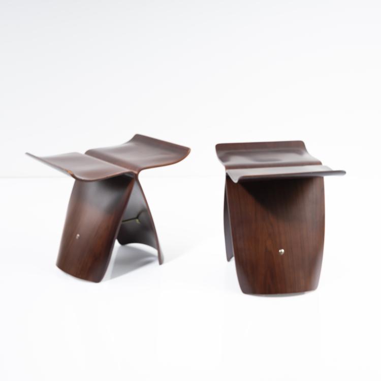Bild 3 zu Objekt, 2 'Butterfly' stools, 1956, Sori Yanagi, Vitra Design, Weil am Rhein, 161C 534