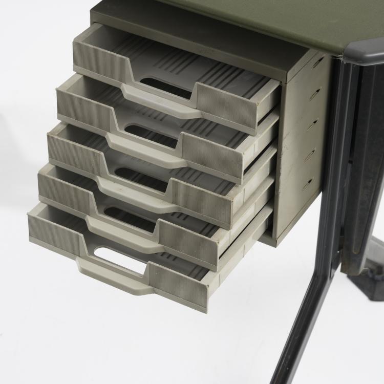 Bild 3 zu Objekt, 'Arco' typewriter table, 1963, Studio B.B.P.R., Olivetti, Mailand, 158A 139