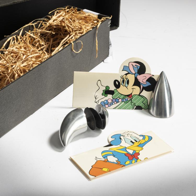 Bild 1 zu Objekt, Place card holder 'Berta Youssouf' and door handle 'Mimi Bayou', 1987, Philippe Starck, O.W.O, Frankreich, 158B 531