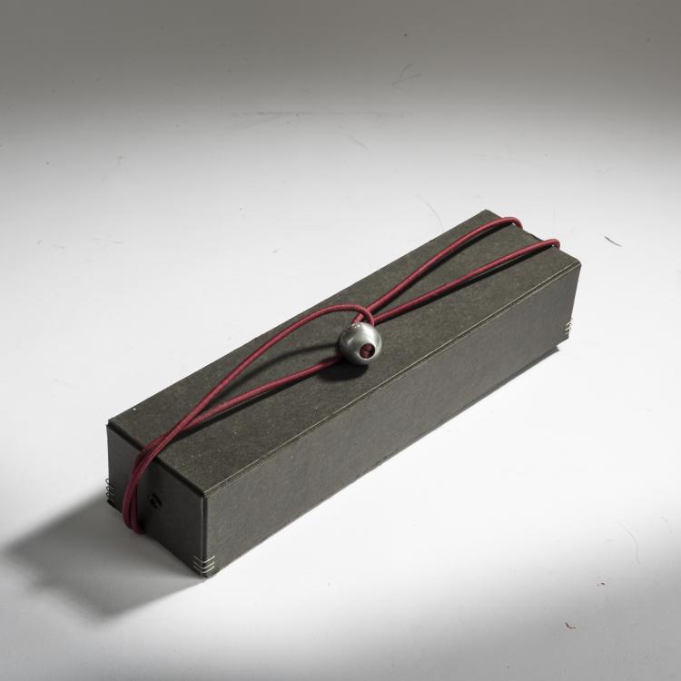 Bild 2 zu Objekt, Place card holder 'Berta Youssouf' and door handle 'Mimi Bayou', 1987, Philippe Starck, O.W.O, Frankreich, 158B 531