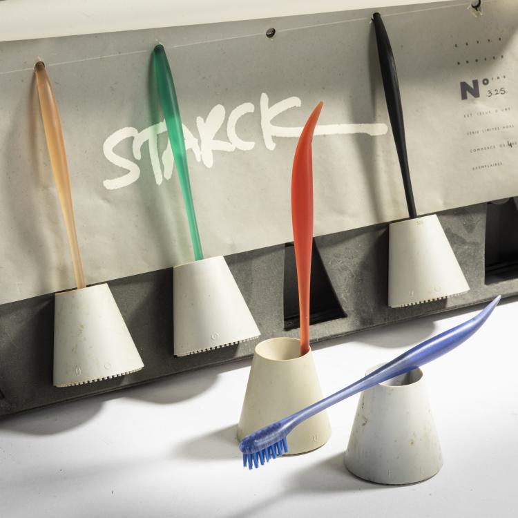 Bild 1 zu Objekt, Zahnb&uuml;rstenset mit Halterungen, 1989, Philippe Starck, Fluocaril, Frankreich, 158B 533
