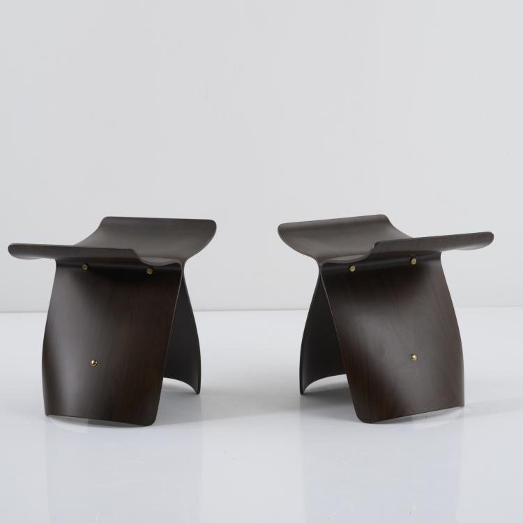 Hauptbild zu Objekt, Zwei Hocker 'Butterfly', 1956, Sori Yanagi, Vitra Design, Weil am Rhein, 158B 415